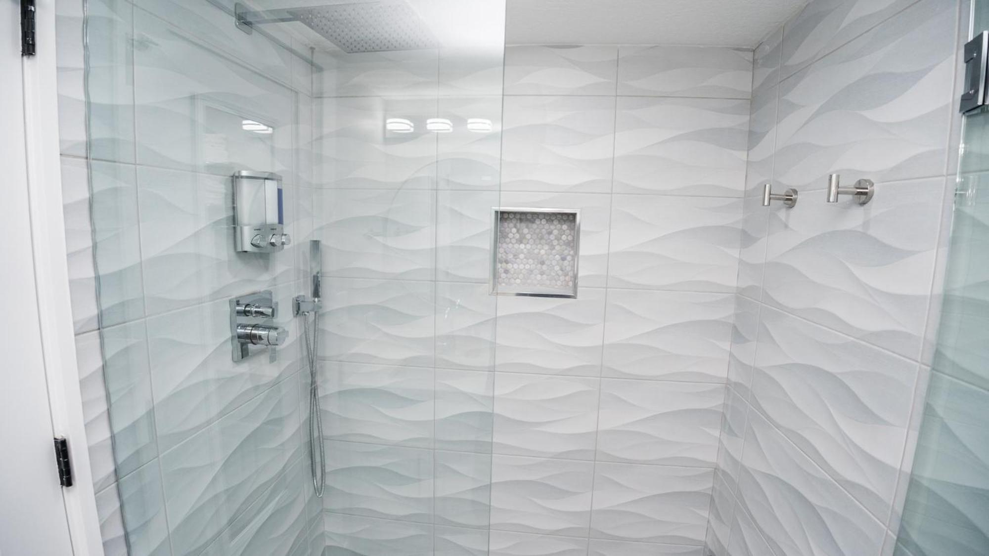 New Rental - 3Br 3Ba Corner Beachfront - 2024 Remodel - 3 Pools, Tiki Hut, Gym, Tennis パナマシティービーチ エクステリア 写真